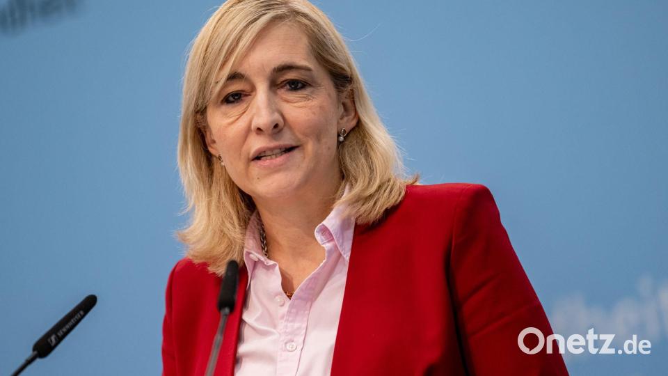 Ministerin Nina Warken warnt vor Gesundheirsrisiken durch Lachgas. (Archivbild) Bild: Fabian Sommer/dpa