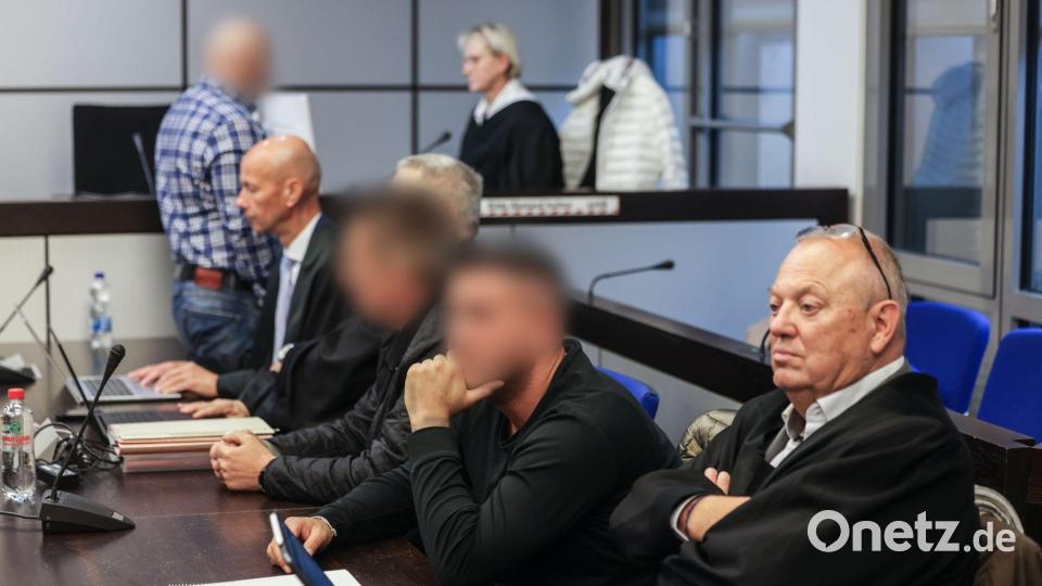 Der Richter macht den Angeklagten keine großen Hoffnungen. Bild: Oliver Berg/dpa