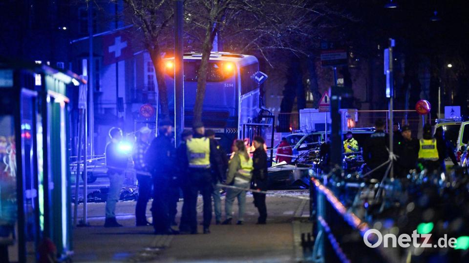 Die Einsatzkräfte waren mit einem Großaufgebot vor Ort. Bild: Henrik Montgomery/TT News Agency via AP/dpa