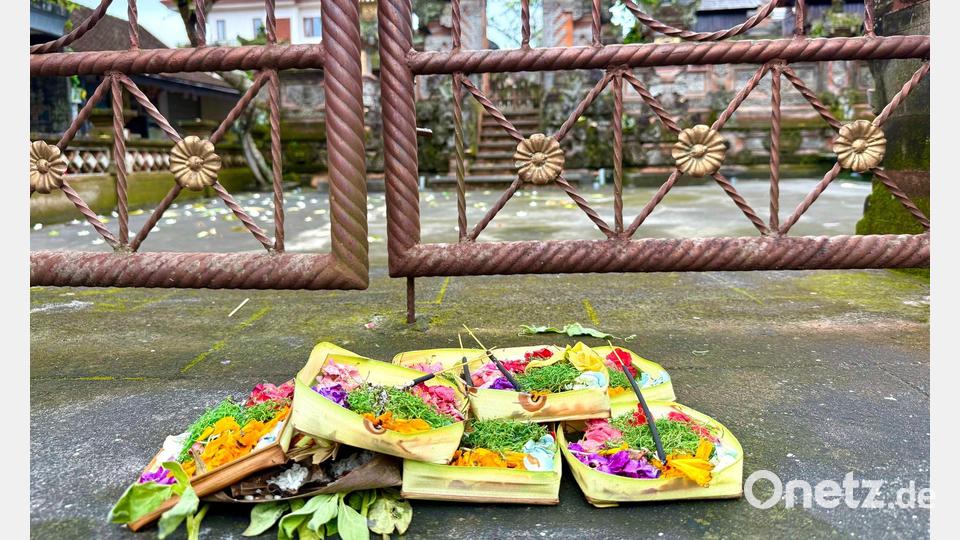 Tägliche Opfergaben gehören zum Alltagsleben in Bali dazu. Bild: Carola Frentzen/dpa