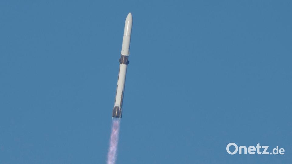 Eine „New Glenn“ Rakete des Weltraumunternehmens Blue Origin hebt vom Launch Complex 36 der Cape Canaveral Space Force Station ab. Bild: John Raoux/AP/dpa
