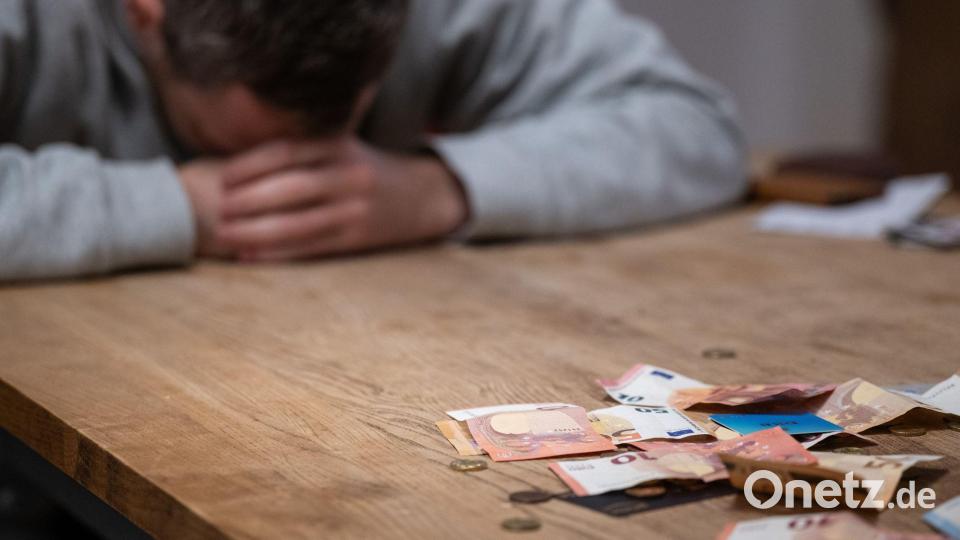 Überschuldet ist, wer seinen finanziellen Verpflichtungen dauerhaft nicht mehr nachkommen kann. Bild: Hannes P Albert/dpa