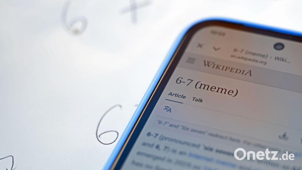 „6-7“ ist vor allem unter Kindern und Jugendlichen beliebt (Symbolbild). Bild: Jennifer Brückner/dpa