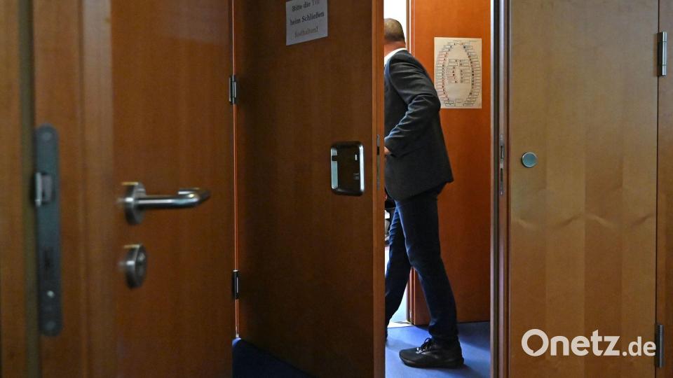 Beratungen hinter verschlossener Tür. Bild: Elisa Schu/dpa