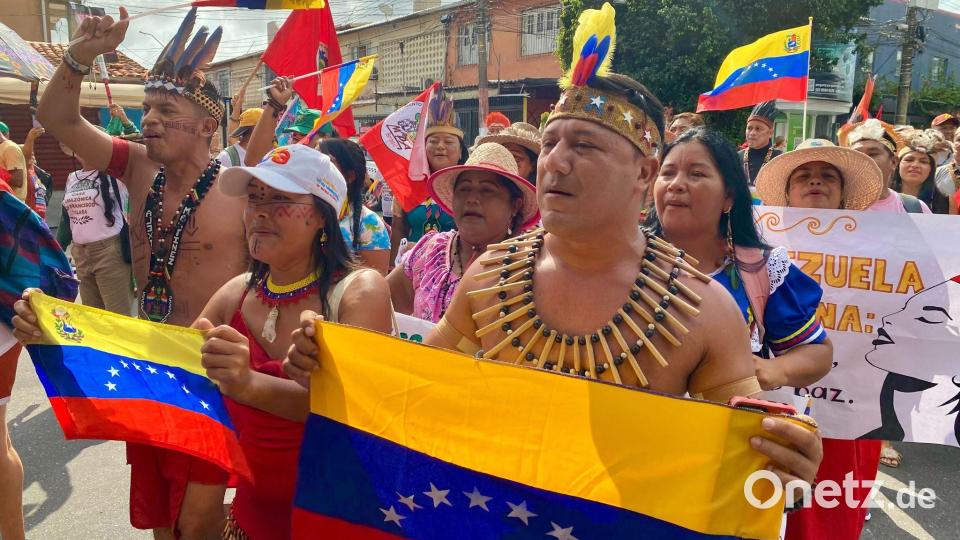 Tausende Indigene und internationale Klimaschützer zogen durchs Zentrum der Millionenstadt Belém. Bild: Torsten Holtz/dpa