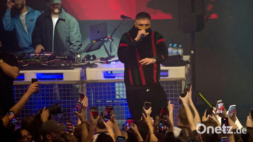 In Osnabrück gab Haftbefehl das erste Konzert seit Erscheinen seiner Doku. Bild: Philipp Hülsmann/dpa