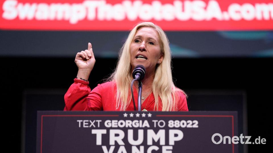 Vergangenes Jahr machte die Hardlinerin noch eifrig Wahlkampf für Trump. (Archivbild) Bild: Evan Vucci/AP/dpa