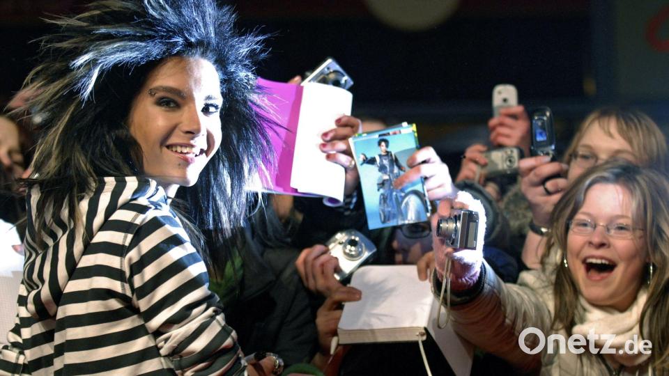 Bill Kaulitz 2007 in Berlin mit begeisterten Fans. Bild: picture-alliance/ dpa