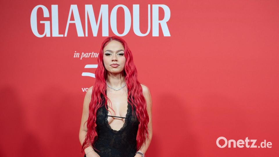 Auch Rapperin Badmómzjay erhielt eine Auszeichnung. Bild: Annette Riedl/dpa