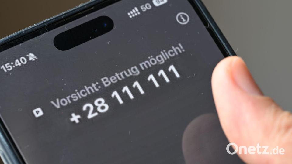 Besser nicht drangehen: Vodafone warnt bei einem Anruf vor einer möglichen Betrugsmasche, hier ein gestelltes Bild mit einer fiktiven Telefonnummer, die Vodafone nur zwischenzeitlich zu technischen Testzwecken geschaltet hatte. Bild: Wolf von Dewitz/dpa