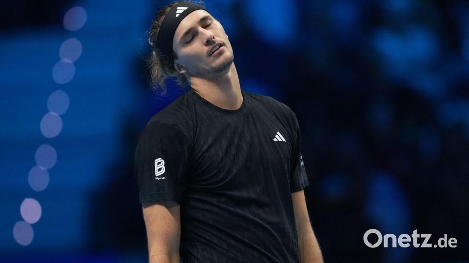 Alexander Zverev reagiert im Spiel gegen Felix Auger-Aliassime in Turin. Bild: Antonio Calanni/AP/dpa
