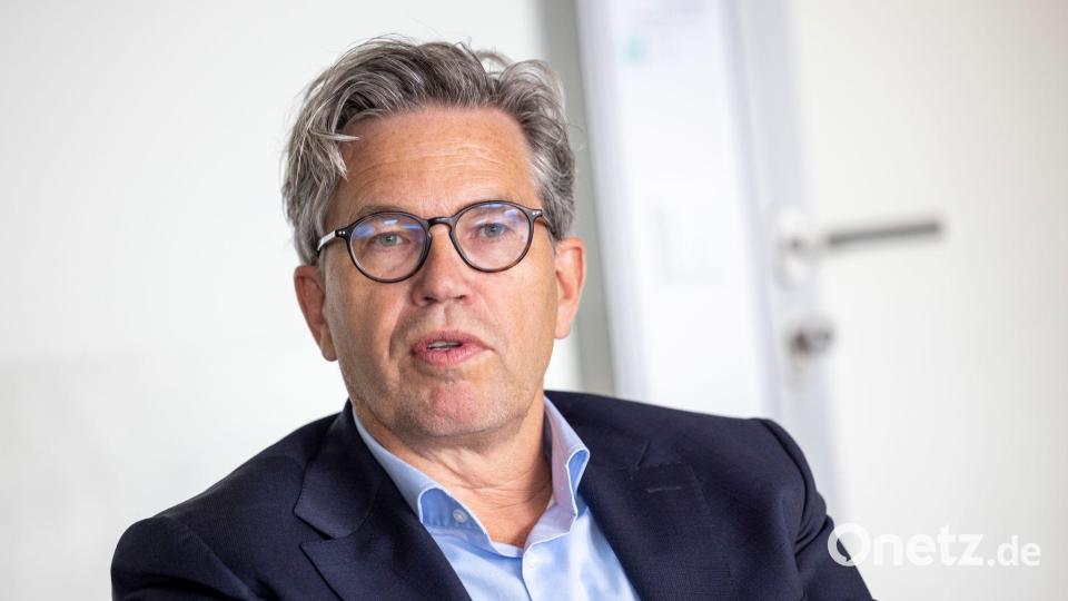 Der Vodafone-Manager Marcel de Groot rät zu Vorsicht. Bild: Thomas Banneyer/dpa