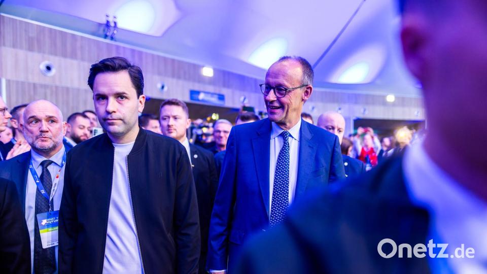 JU-Chef Johannes Winkel (links) ist im Rentenstreit grundlegend anderer Meinung als Kanzler Merz. Bild: Philipp von Ditfurth/dpa