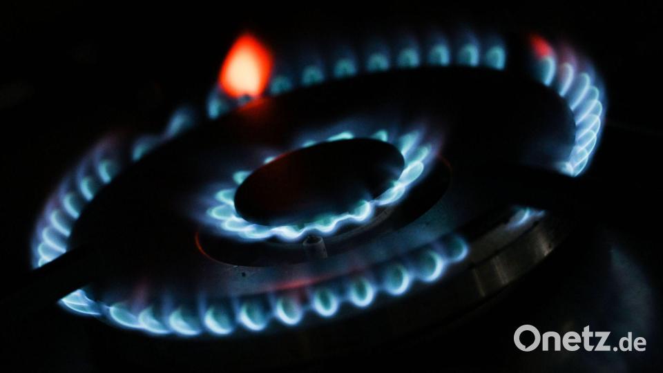 Auch viele Gas-Grundversorger senken zum Jahreswechsel ihre Preise. (Symbolbild) Bild: Marijan Murat/dpa