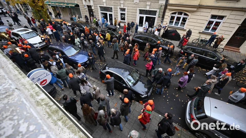 Statt in Schwabing befindet sich die Münchner Lach- und Schießgesellschaft künftig am Rosenheimer Platz. Bild: Felix Hörhager/dpa