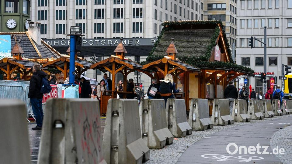 In Berlin und den anderen deutschen Städten werden die Weihnachtsmärkte mit Sperrelementen gesichert. Bild: Jens Kalaene/dpa