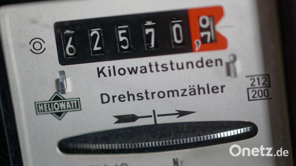 Viele Stromkunden in der Grundversorgung müssen ab Januar weniger bezahlen. Grund sind vor allem gesunkene Beschaffungskosten. (Symbolbild) Bild: Henning Kaiser/dpa