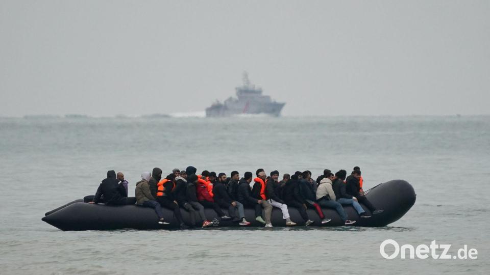 Mahmood geht es bei der Reform vor allem um Menschen, die mit kleinen Booten über den Ärmelkanal nach Großbritannien gelangen wollen. (Archivbild) Bild: Gareth Fuller/PA Wire/dpa