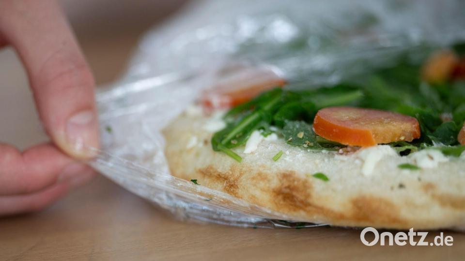 Wird Tiefkühlpizza künftig teuer? (Archivbild) Bild: Marijan Murat/dpa