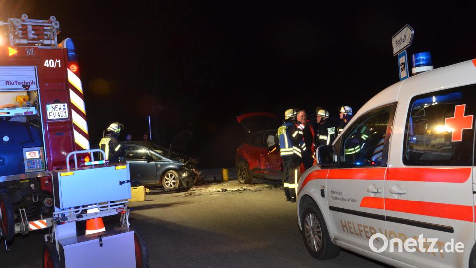 Wieder einmal krachte es in Nähe der Stadthalle an der Kreuzung. Zwei Personen erlitten Verletzungen und wurden in die Klinik eingeliefert. Bild: Elisabeth Dobmayer