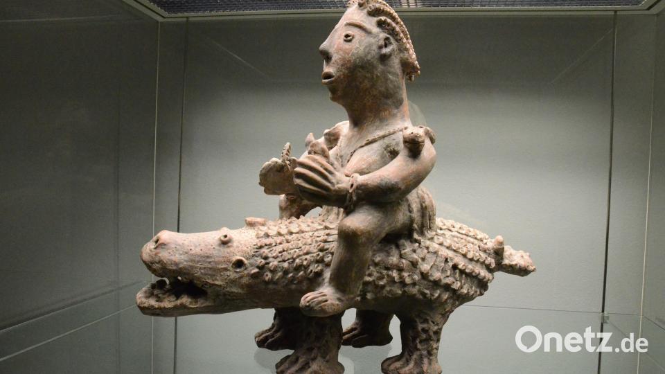 Auch eine weibliche Altarfigur aus Terrakotta ist Teil der Ausstellung. Bild: Kunz