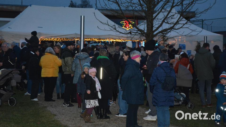 Ein Blick auf das 13. Winterzelt des Tirschenreuther Fußballstammtisch am Samstag. Bild: jr