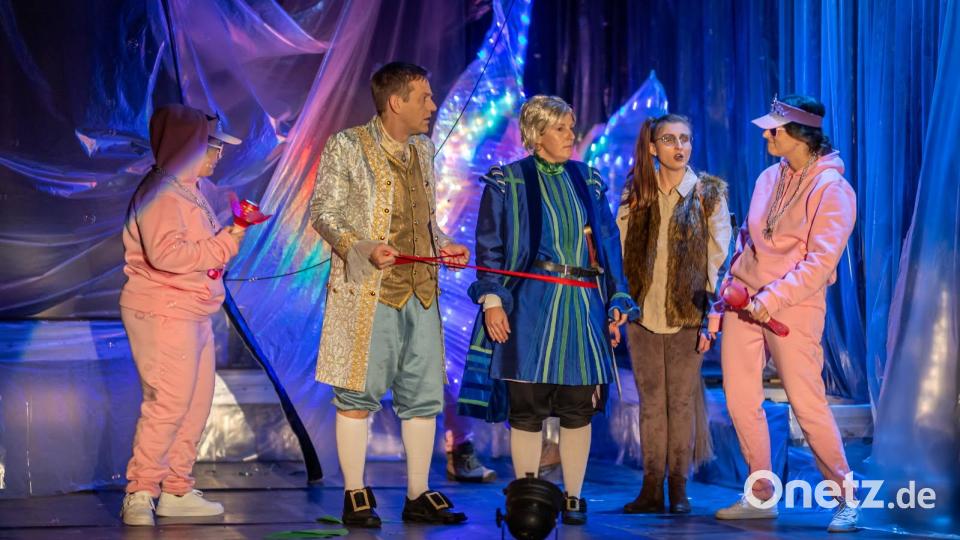 Wer liebliche Feen im Stück erwartet, darf sich gern anderweitig überraschen lassen. Hier ist &quot;alles anders, als man denkt&quot;. Bild: Tanja Schedl