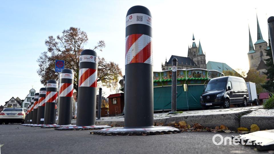 Die deutschen Weihnachtsmärkte werden wie hier in Erfurt mit Pollern und anderen Sperren gesichert. Bild: Martin Schutt/dpa