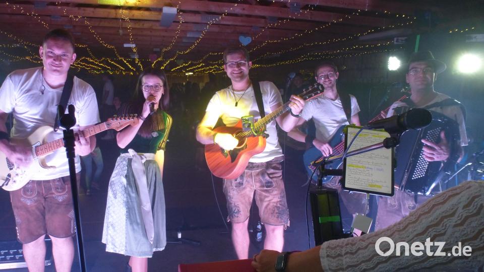 Die Band &quot;Himmelfahrtskommando&quot; war Garant für Bombenstimmung. Bild: bk