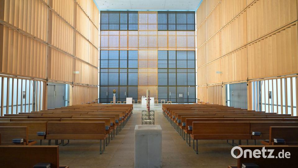 Die Herz Jesu-Kirche lockt mit ihrer ungewöhnlichen Architektur viele Besucher an. Bild: Malin Wunderlich/dpa