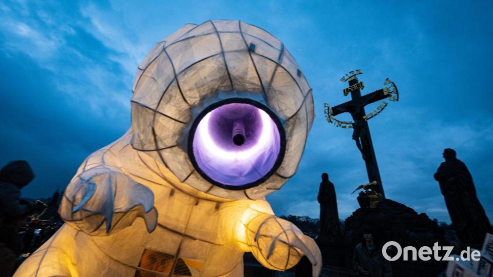 Maskenumzug zum Jahrestag der Samtenen Revolution Bild: Vondrouš Roman/CTK/dpa