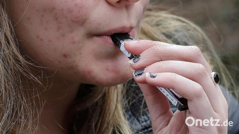 Die WHO sieht Schulen als neue „Frontlinie“ im Kampf gegen Nikotin. (Archivbild) Bild: Steven Senne/AP/dpa