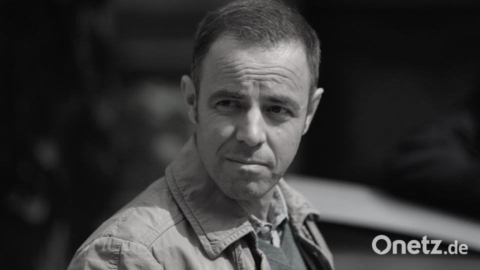 Felix Eitner am Set von "Alles Klara" Bild: Jens Wolf/dpa