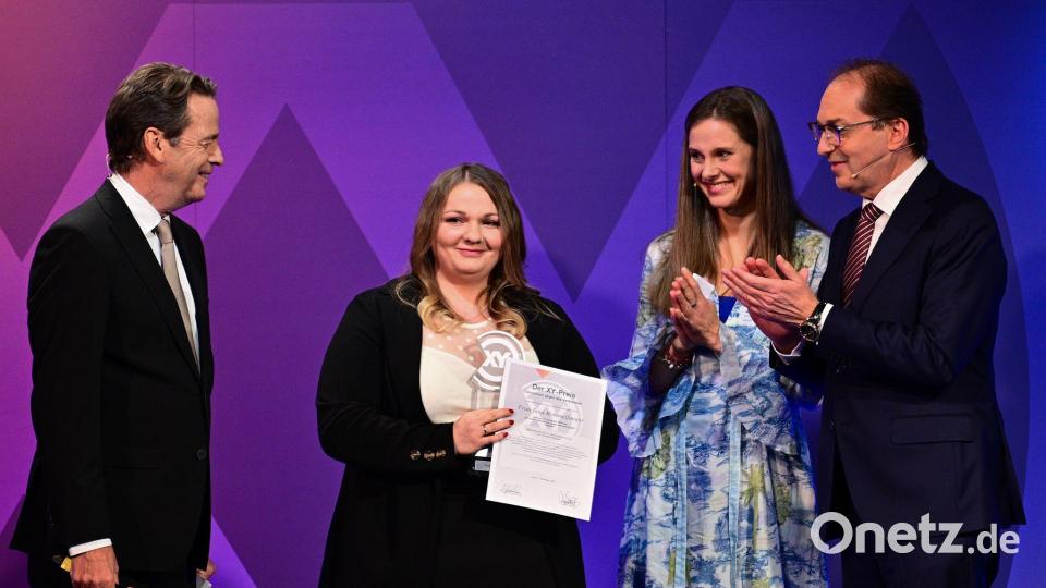 Inna Rommelfanger aus Verden (zweite von links) wurde geehrt. Bild: Sebastian Christoph Gollnow/dpa