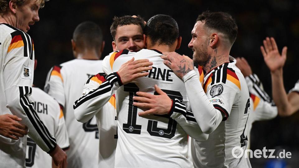 Jubel im deutschen Team: Ein Sieg über die Slowakei macht die WM-Qualifikation perfekt. Bild: Robert Michael/dpa