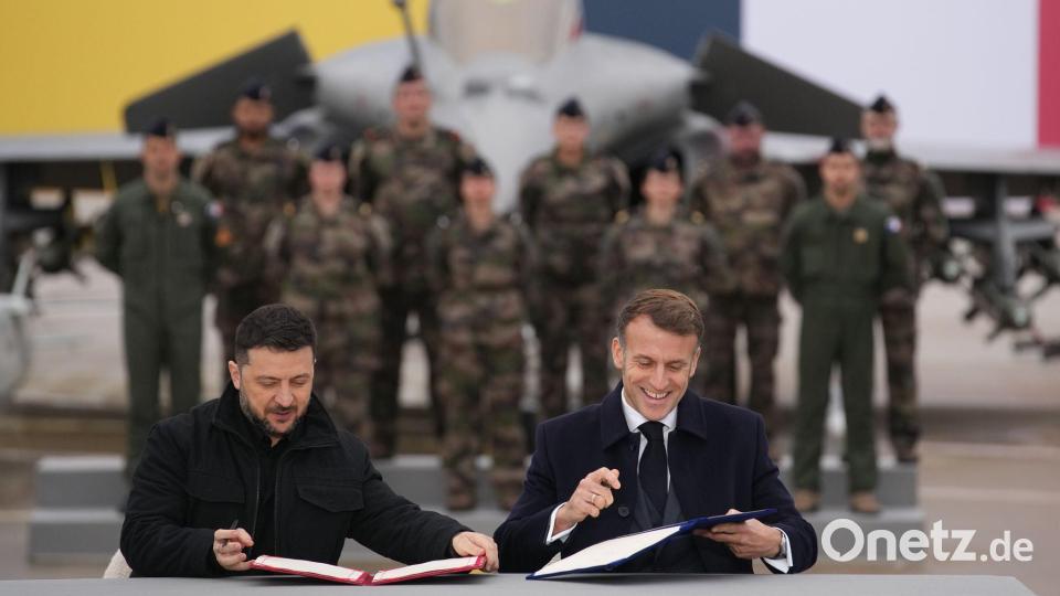 Selenskyj und Macron unterzeichnen Abkommen Bild: Christophe Ena/Pool AP/dpa