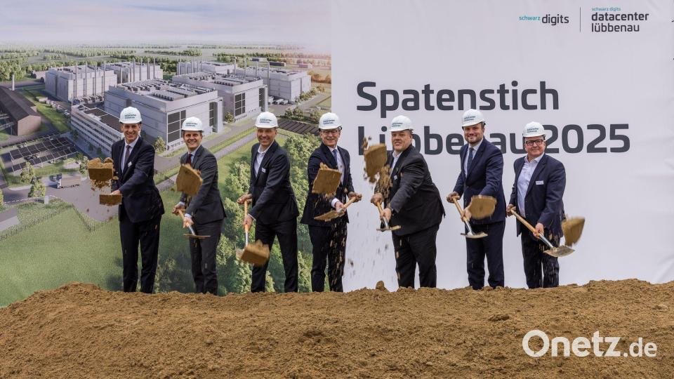 Mit einem feierlichen Spatenstich wurde die Baustelle in Lübbenau eingeweiht. Bild: Frank Hammerschmidt/dpa