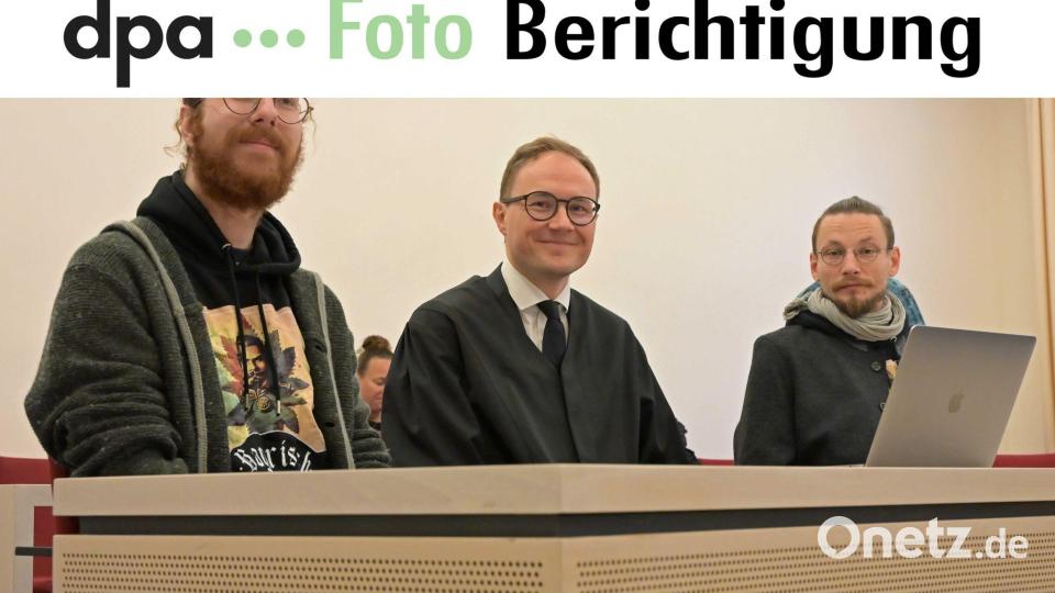 Die Kläger und ihr Anwalt vor dem Verwaltungsgerichtshof. Bild: Malin Wunderlich/dpa