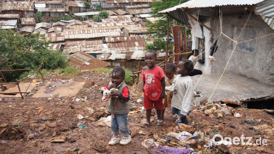 Gerade Kinder in armen Regionen der Welt werden wegen fehlender Sanitäranlagen häufig krank. (Archivbild) Bild: picture alliance / dpa