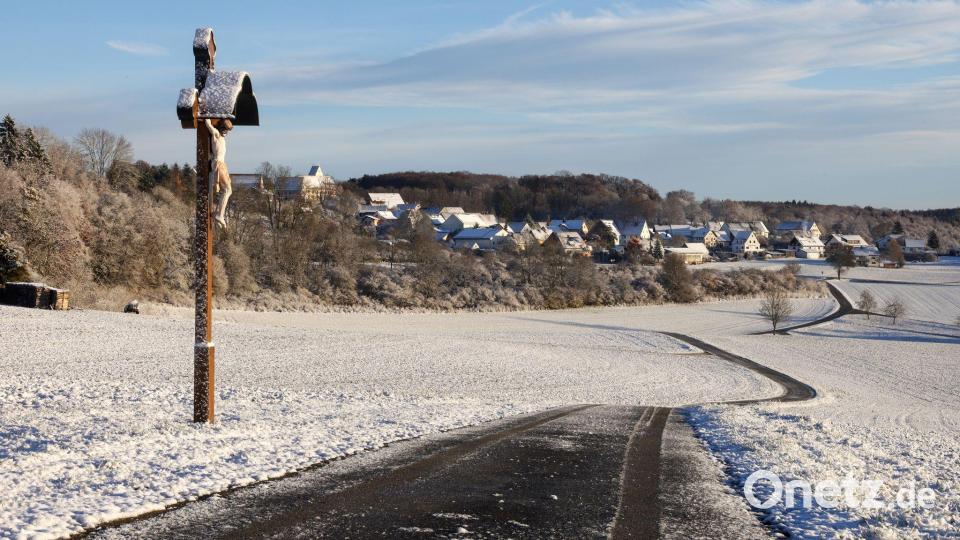 Fast schon ein Winterwunderland? Schnee am Morgen auf der Schwäbischen Alb. Bild: Thomas Warnack/dpa