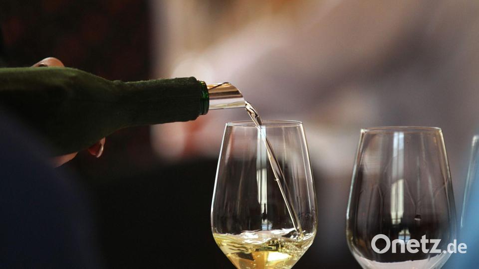 In Franken wird vor allem Weißwein angebaut. (Archivbild) Bild: Karl-Josef Hildenbrand/dpa