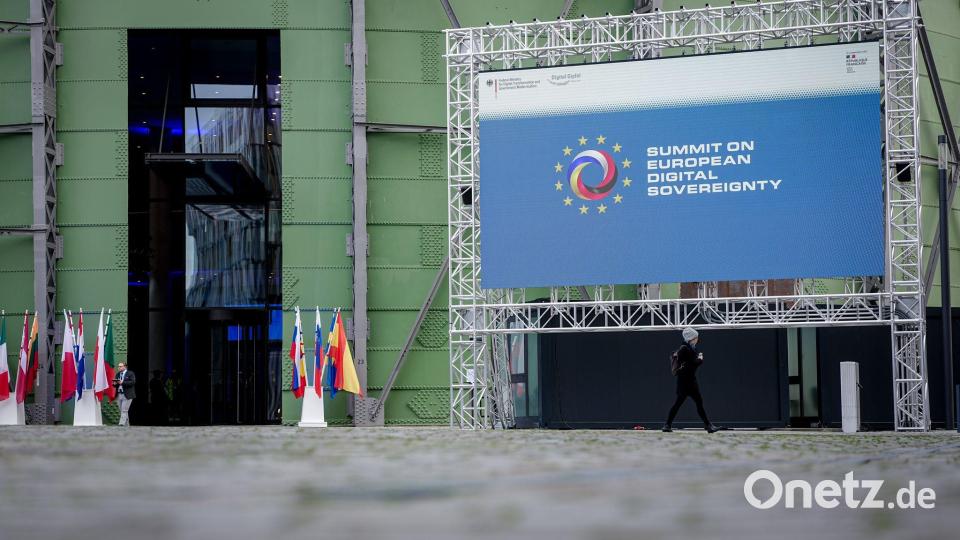 Rund 1.000 Gäste aus Frankreich, Deutschland und anderen EU-Ländern trafen sich auf dem EUREF-Forschungscampus in Berlin und diskutierten über digitale Souveränität. Bild: Kay Nietfeld/dpa