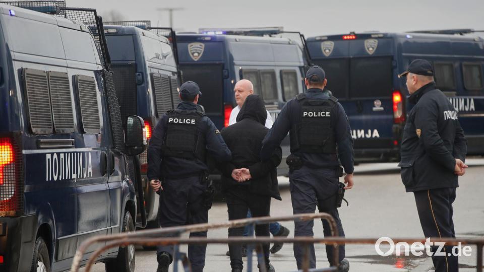 In Skopje beginnt ein Prozess gegen Dutzende mutmaßlich Verantwortliche für den verheerenden Brand in einem Nachtclub, infolgedessen 63 Menschen ums Leben kamen. Bild: Boris Grdanoski/AP/dpa