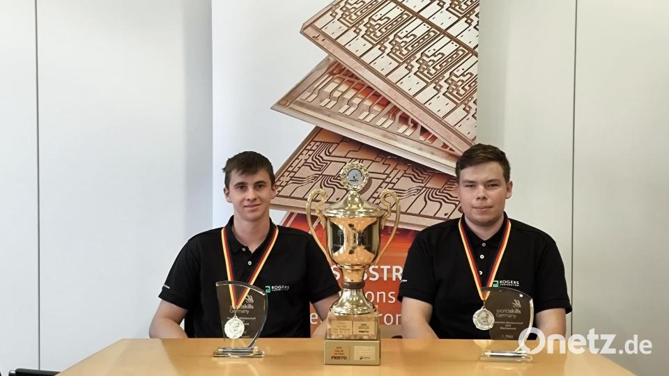 Simon Thaler (links) und Markus Lober sind Deutsche Meister in der Mechatronik. Bild: jma