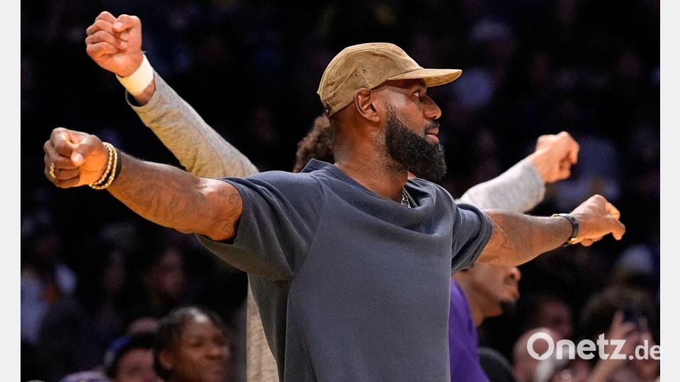 LeBron James war in dieser Saison meistens als Cheerleader aktiv. (Archivfoto) Bild: Mark J. Terrill/AP/dpa