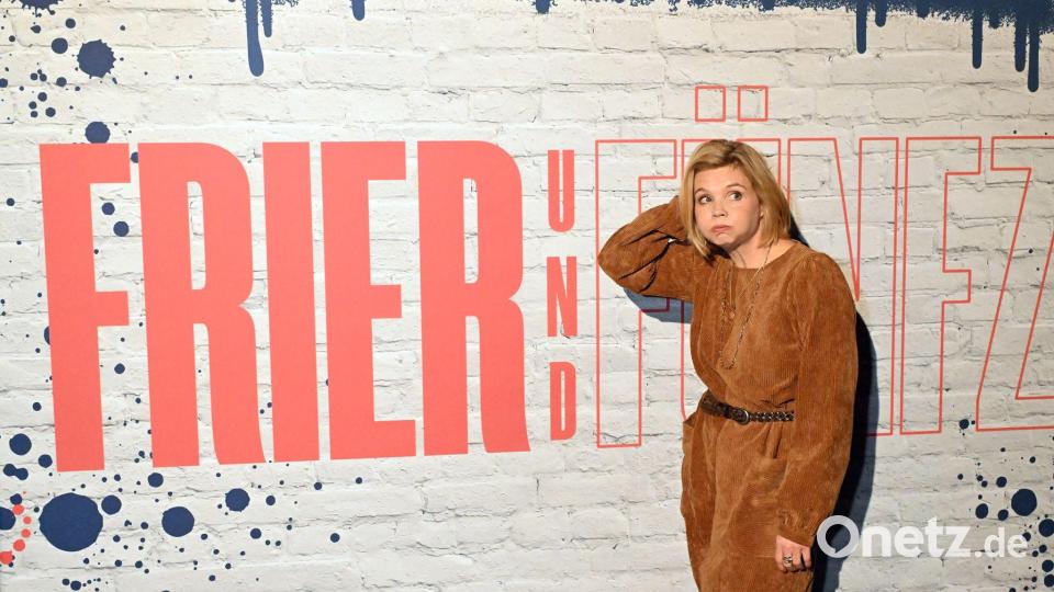 Annette Frier steckt in ihrer neuen Serie in den Wechseljahren. Bild: Felix Hörhager/dpa