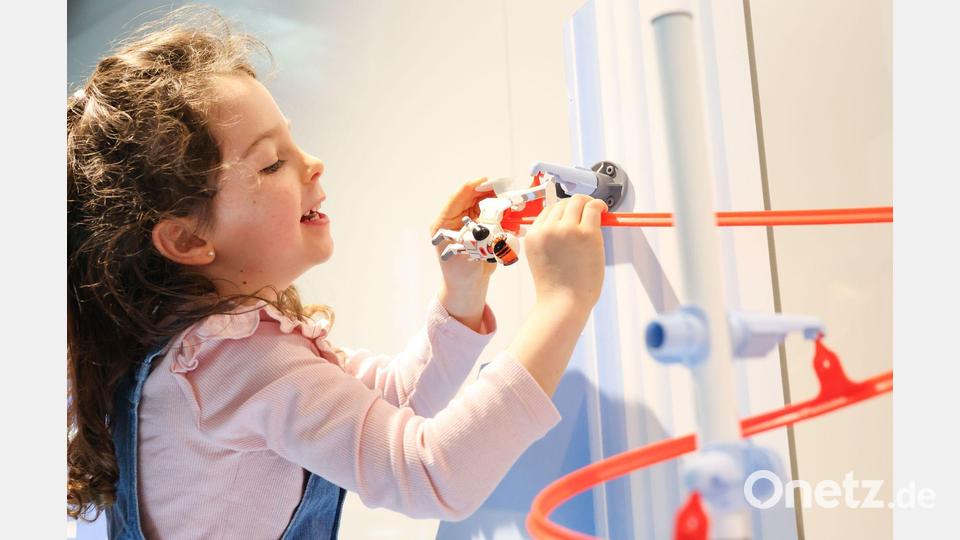 Trotz gedämpfter Kauflaune blickt die Spielwarenbranche optimistisch aufs Weihnachtsgeschäft. Bild: Daniel Löb/dpa