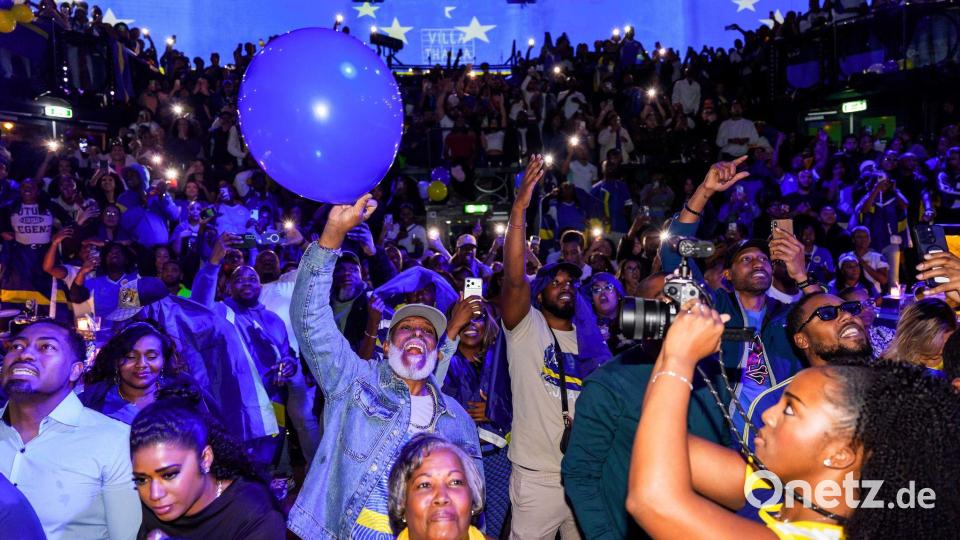 Curaçao hat sich für die Fußball-WM qualifiziert und die Fans jubeln. Bild: Marco Van Der Caaij/ANP/dpa