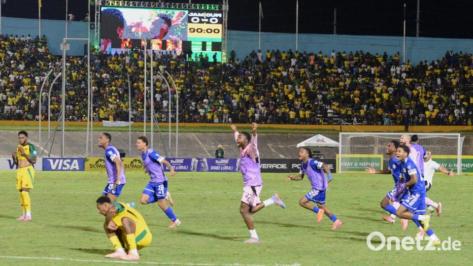 Nach dem Schlusspfiff gab es kein Halten mehr! Curaçao ist erstmals bei der Fußball-WM dabei. Bild: Collin Reid/AP/dpa
