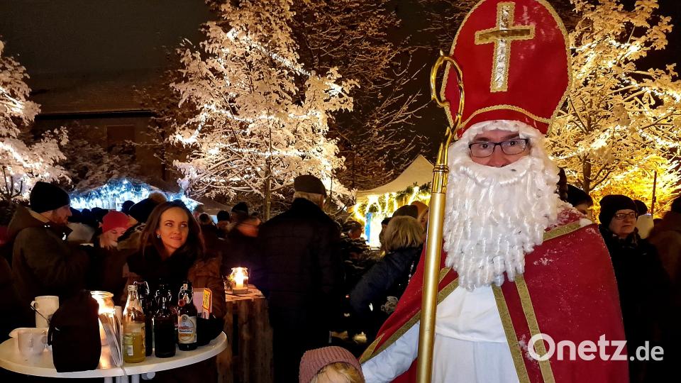 Der Nikolaus wird kurz nach 18 Uhr auf dem Schirmitzer Dorfplatz seine Runde drehen Archivbild: R. Kreuzer